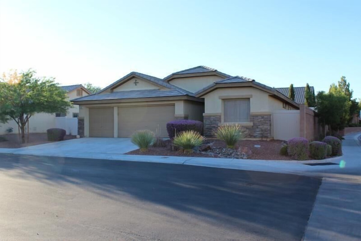 Beautiful North Las Vegas Home with Oasis Pool and Spa