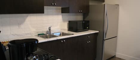Kitchen, with fridge, Stove & Microwave