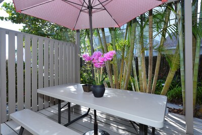 "Safe & Clean"  - Island Suite, only 60 steps to the Siesta Key Public Beach -