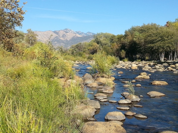 Perfect getaway to enjoy nature! River a short walk from the house