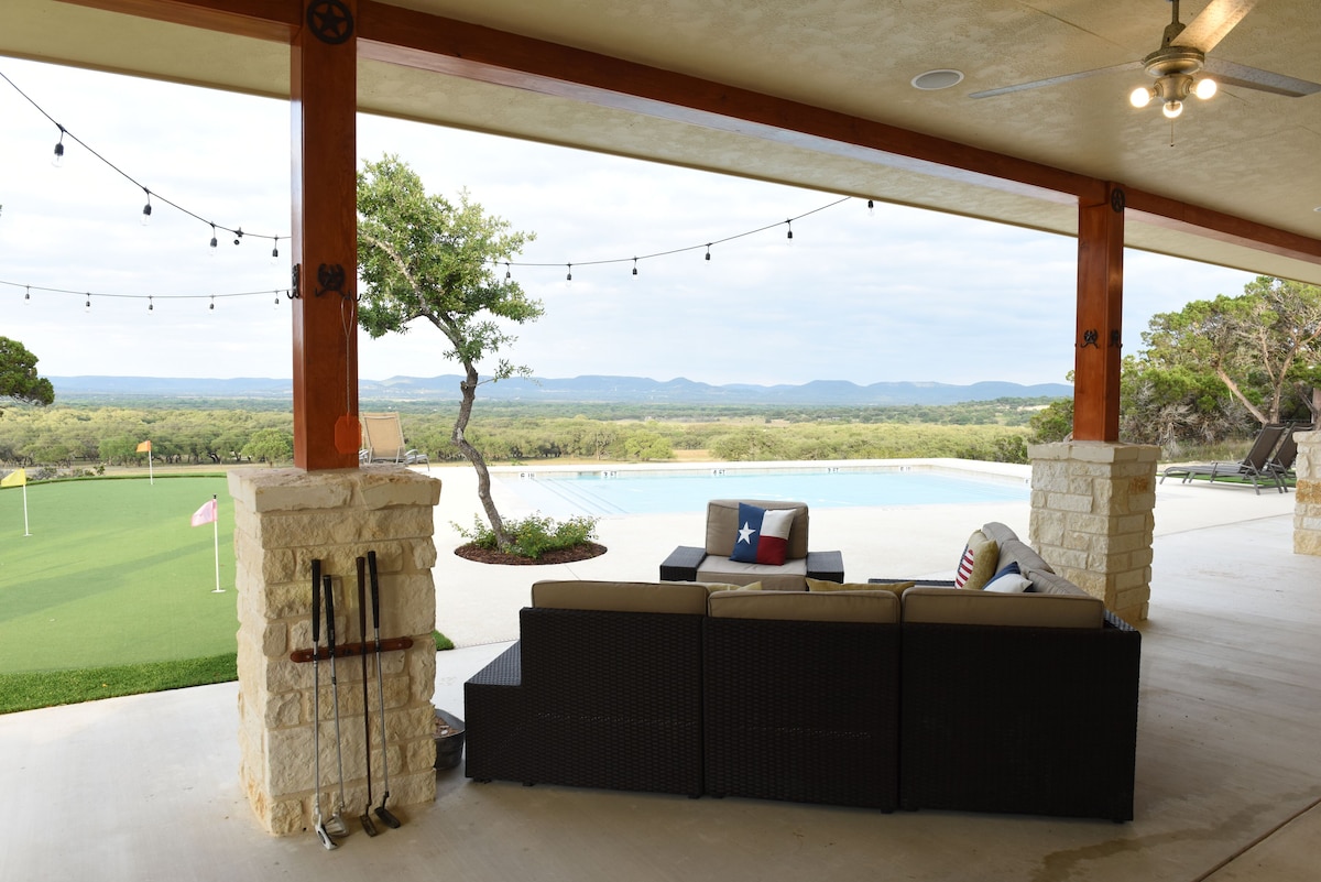 Sleeps 33, Private pool & putting green,10 min from Garner State Park, Frio Riv.