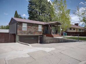 Front side view. Garage not include. 