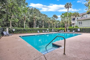 Ocean Green/Silver Moss community pool