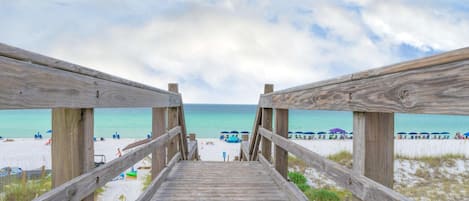 Welcome to the beach. Your walk over to the Sugar White Sands ! Balcony Views.