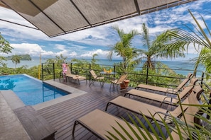 The pool deck at Vista Oceana