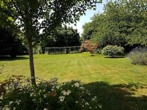 Peaceful large garden