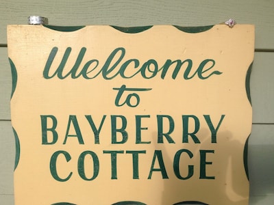 Charming Secluded Bayberry Cottage for 2