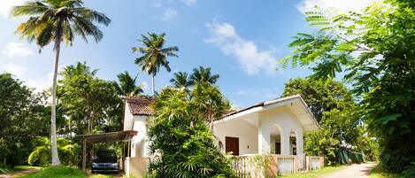 Fully furnished villa which accommodate up to 4 people.