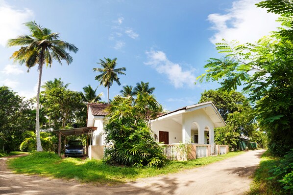 Fully furnished villa which accommodate up to 4 people.