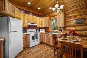 Full size kitchen