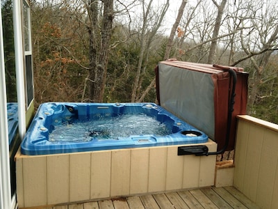 Cantilever Cabin Private Hot Tub, Sauna, Lake Tenkiller Sunsets, Fireplace, pit