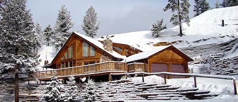 Mountain hideaway
one mile from Red River Ski lodge