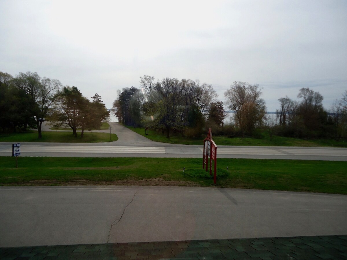 Stay in the heart of Leelanau county wine tasting region. Views to Traverse Bay