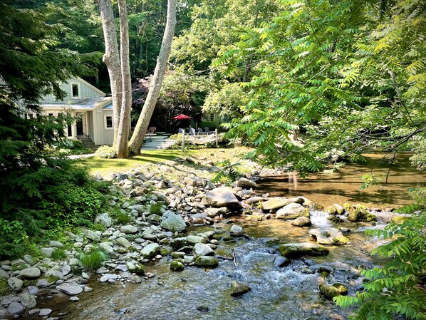 Welcome view of the Piney River cottage