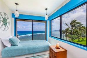 Relaxing daybed with breathtaking views!
