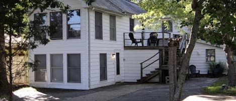 View of front of the house, yard and driveway