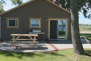 Picnic table