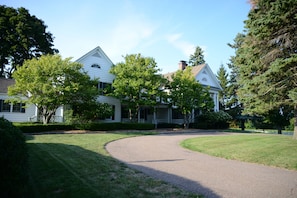 View of Hobbit Hollow House from the driveway
