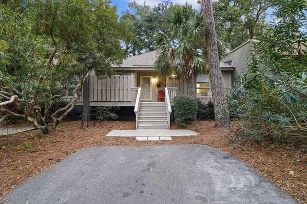 Surrounded by Nature in Pristine Kiawah!