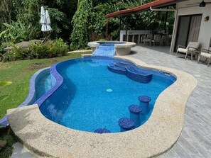 Infinity pool
