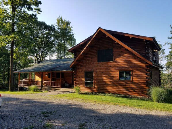Front of Laurel Hideaway