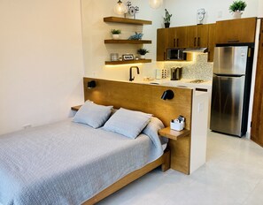 Queen Size bed, with headboard lighting.

