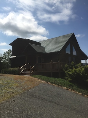 Front of cabin from driveway 