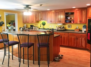 Spacious gourmet kitchen with gas cooktop