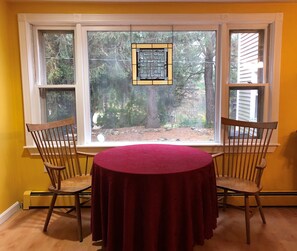 Kitchen seating area