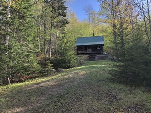 Cozy, Clean & Beautiful 
1/2 Mile to A.T. waterfalls
Legal ATV ride to trails
