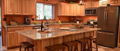 Kitchen w/ granite countertops