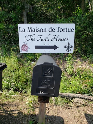 Turtle House entrance/mailbox and dead end of Dogwood Road