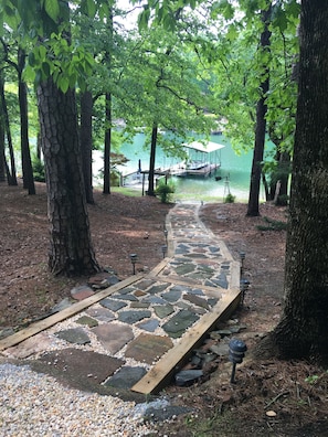 Easy pathway to waterfront and dock