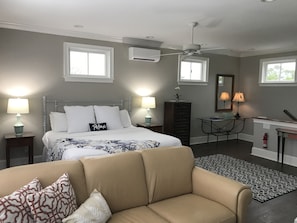 King size bed with plus linens.....