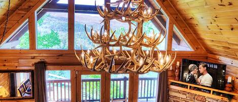 GORGEOUS HUGE DEER ANTLER CHANDELIER (4x4) AMAZING SPECTACULAR VIEWS FROM INSIDE