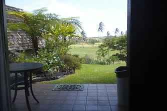 Relaxing Studio Condo Getaway, Minutes From Black Sand Beach *Newly Renovated*
