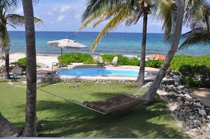 Relax in a comfy hammock/by the pool &listen to the waves or your favorite tunes