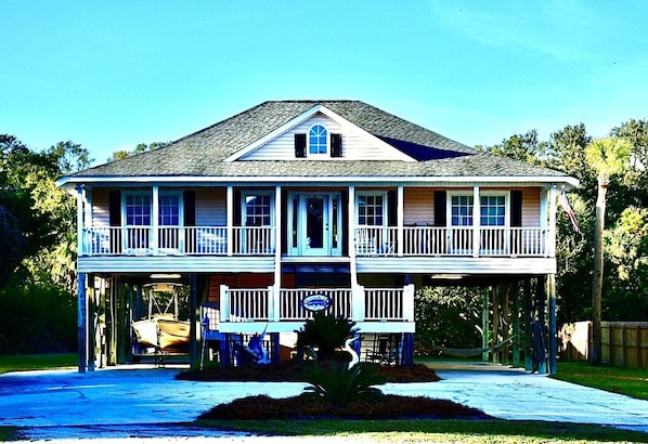 Front of House with large driveway with plenty of parking