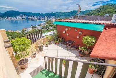 Hermosa casa con hermosa vista a la bahía / Incluye servicio de limpieza y cocina