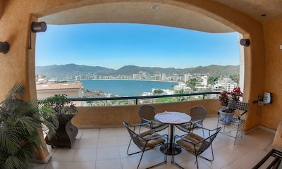 Hermosa casa con hermosa vista a la bahía / Incluye servicio de limpieza y cocina