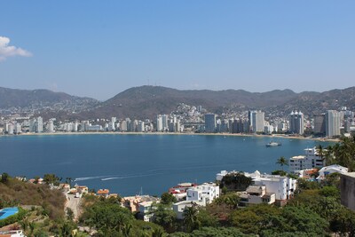 Hermosa casa con hermosa vista a la bahía / Incluye servicio de limpieza y cocina