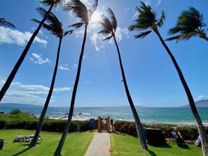 ENTRY WAY TO KEAWAKAPU BEACH