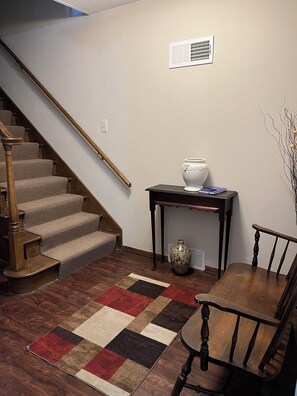 Foyer & stairs to 2nd floor