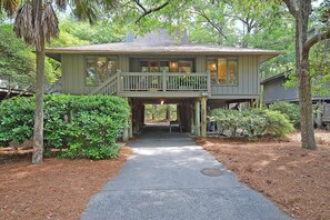 Easy to access with lots of windows and natural light.  Great, convenient location.