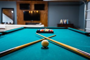 Garage recreation room (Not heated/cooled)