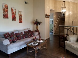 Living Room (alternate view)