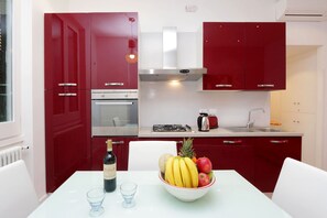 Living room and Kitchen - Table is expandable per 8/9 and there are 9 chairs