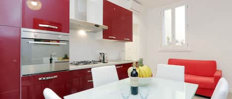 Rome Colosseum Apartment - Living room and Kitchen. Table is expandable per 9 