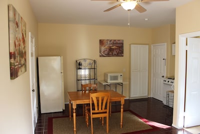 Private 1BR Suite On Million $ Estate - NEW KING BED- Pick Oranges by Front Door