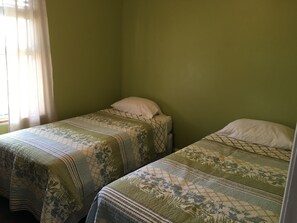 third bedroom - 2 twin beds